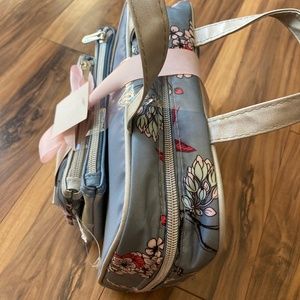 Adrienne Vittadini makeup bag set